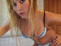 Sexy amateur blonde babe