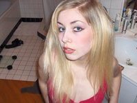 Sexy amateur blonde babe