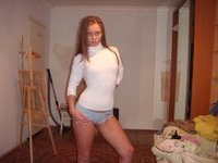 Cute young amateur girl nude self pics