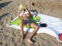 Teenage amateur GF topless at beach