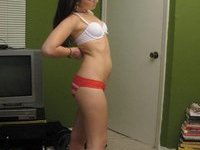 Amateur girl love posing nude