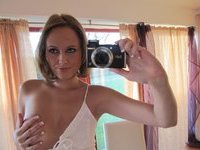 Beautiful amateur milf making hot selfie