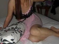 Asian amateur girl posing on bed