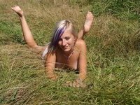 Slim n sexy blonde babe outdoors