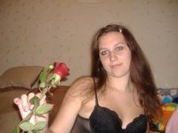 Flowers on her nice amateur pussy