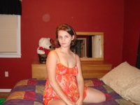 Amateur wife posing nude at home
