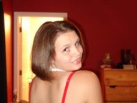 Amateur wife posing nude at home