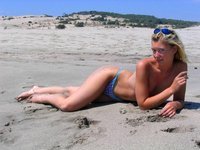 Amateur blonde wife poses naked on beach