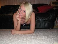 Blonde girl very sexy naked posing pics