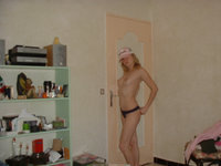 Nice skinny blonde love posing nude