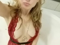 Blonde amateur MILF sexlife pics