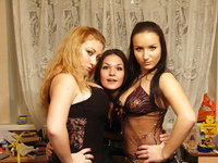 Hot amateur GF alone and with friends