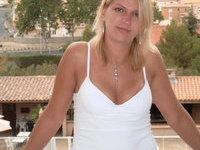 Blonde amateur wife naked outdoor pics