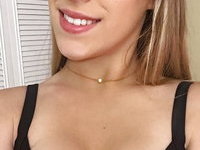 Sexy amateur wife Kimberly selfies