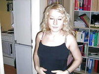 Blonde exhibitionist MILF Nicole sexlife