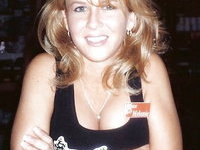 Blonde amateur MILF Melanie sexlife pics
