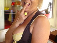 Naughty mature mom love posing nude