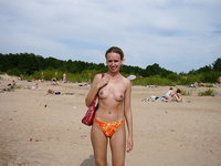 Sexy MILF nude posing pics