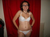 Amateur wife in glasses nude posing pics