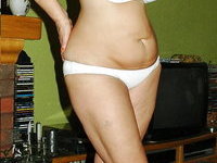 Curvy brunette mom nude posing pics