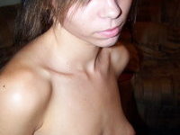Teenage amateur girl posing nude