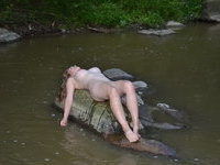 Amateur girl nude posing and blowjob outdoors