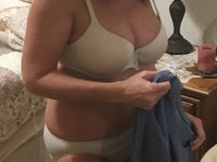Florida MILF shows big tits