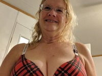 Mature amateur wife Paula