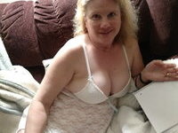 Mature amateur wife Paula