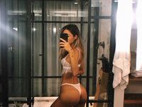 Sexy amateur babe Pauline sexy selfies