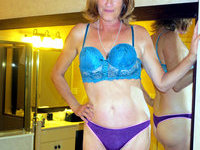 Gorgeous mature wife Leslie