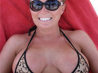 hot vacation pics from busty MILF