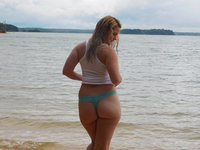 Sexy curvy amateur babe naked at lake
