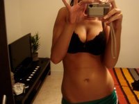 Young amateur GF share hot selfies