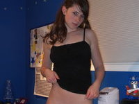 Young amateur GF posing nude