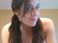 Amateur MILF Sarah love posing on webcam