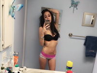Sexy MILF Britt nude selfies