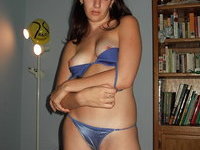 Nasty MILF Lauren shows off her curvy body