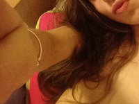 Teen GF snaps dirty selfies