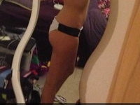 Teen GF snaps dirty selfies