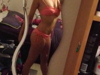 Teen GF snaps dirty selfies