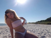 Curvy sexy teen GF shows tits and ass on beach vacation