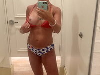 Sexy fit blond MILF hot homemade pics