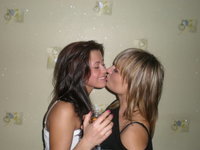 Nude posing and first lesbian kiss