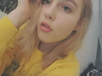 Blonde amateur teen girl selfies