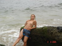 Amateur girls naked at seaside