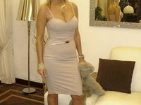 Italian busty MILF pics collection