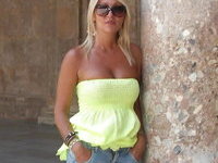 Italian busty MILF pics collection