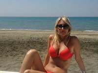 Italian busty MILF pics collection