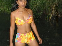 Ebony amateur girl nude posing pics